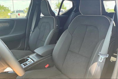 2026 Volvo XC40 B5 Ultra Black Edition