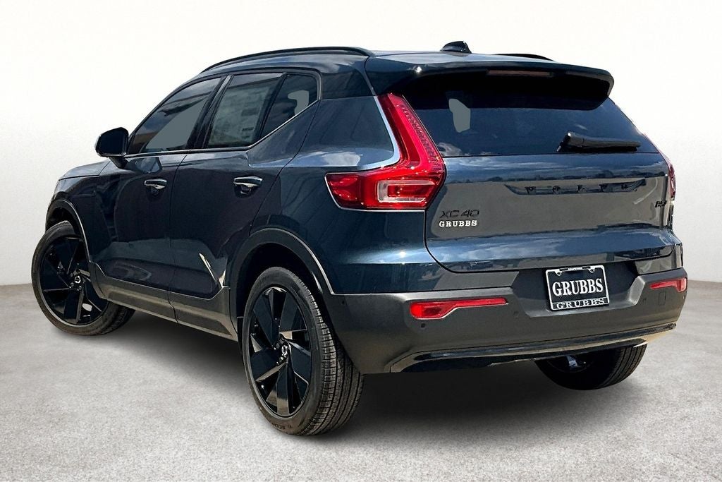 2026 Volvo XC40 B5 Ultra Black Edition