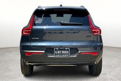 2026 Volvo XC40 B5 Ultra Black Edition