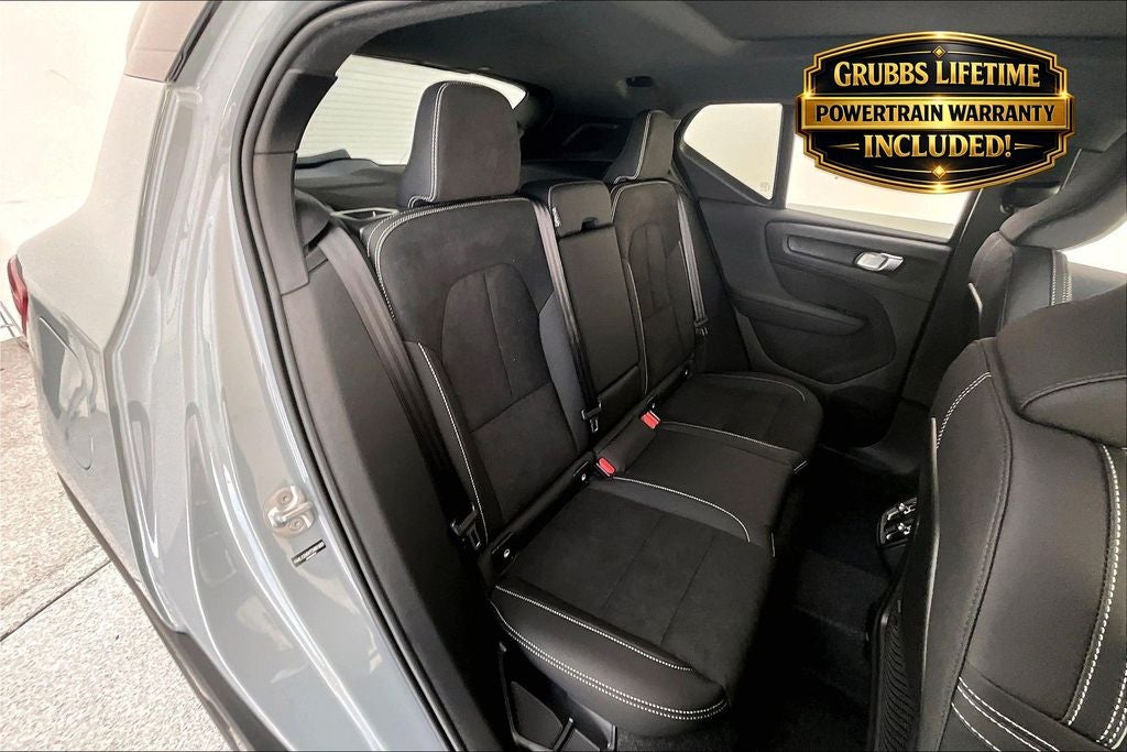2026 Volvo XC40 B5 Ultra Black Edition