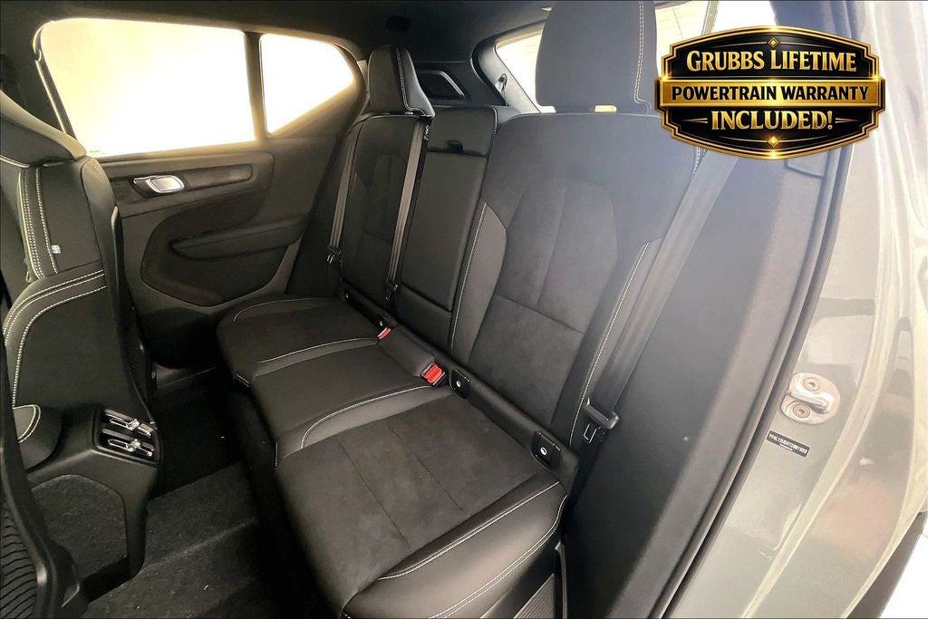 2026 Volvo XC40 B5 Ultra Black Edition