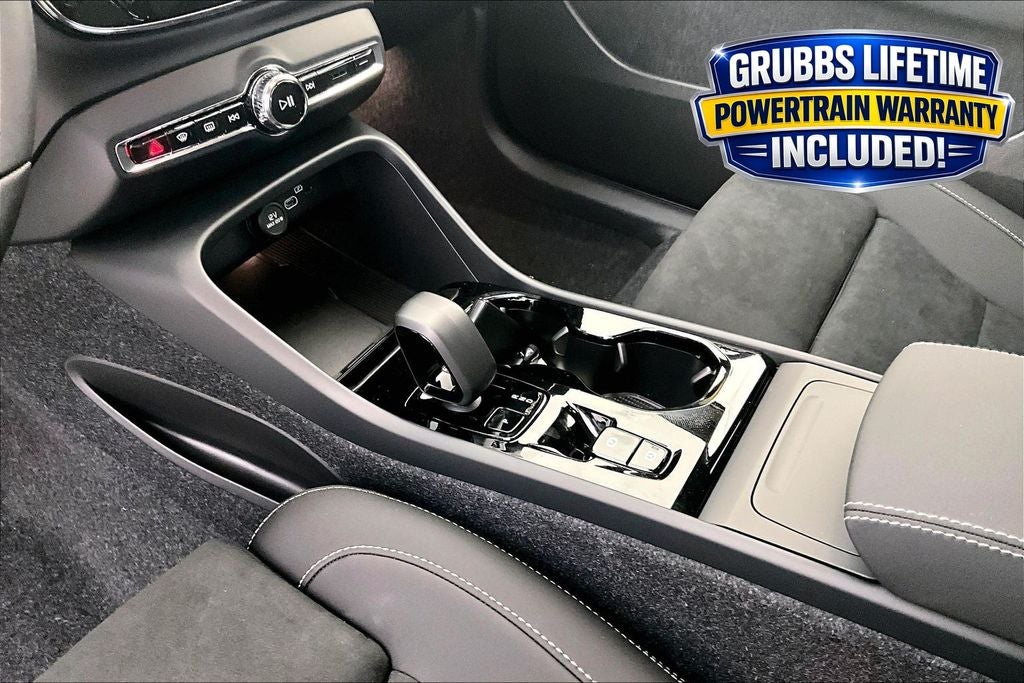 2026 Volvo XC40 B5 Ultra Black Edition