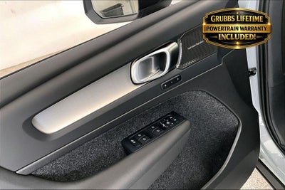 2026 Volvo XC40 B5 Ultra Black Edition