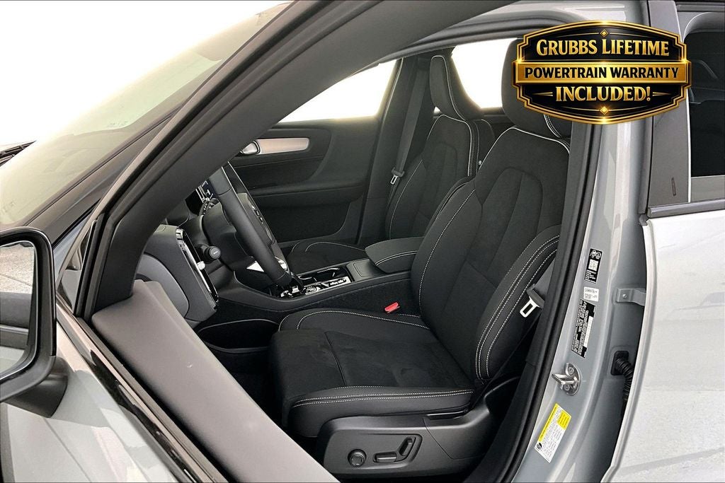 2026 Volvo XC40 B5 Ultra Black Edition