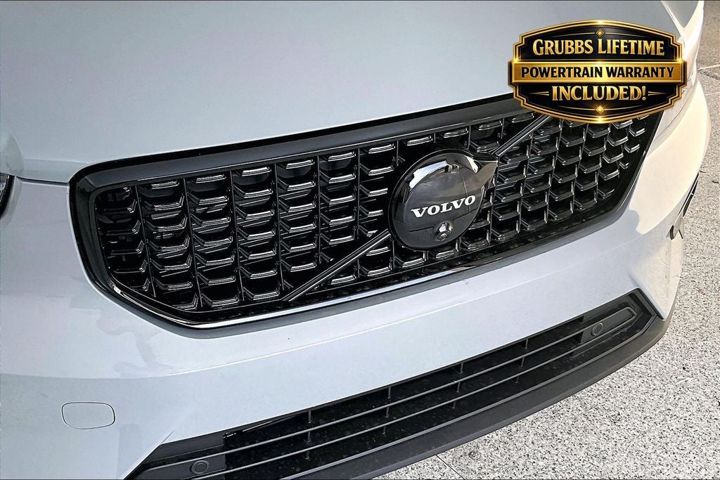2026 Volvo XC40 B5 Ultra Black Edition