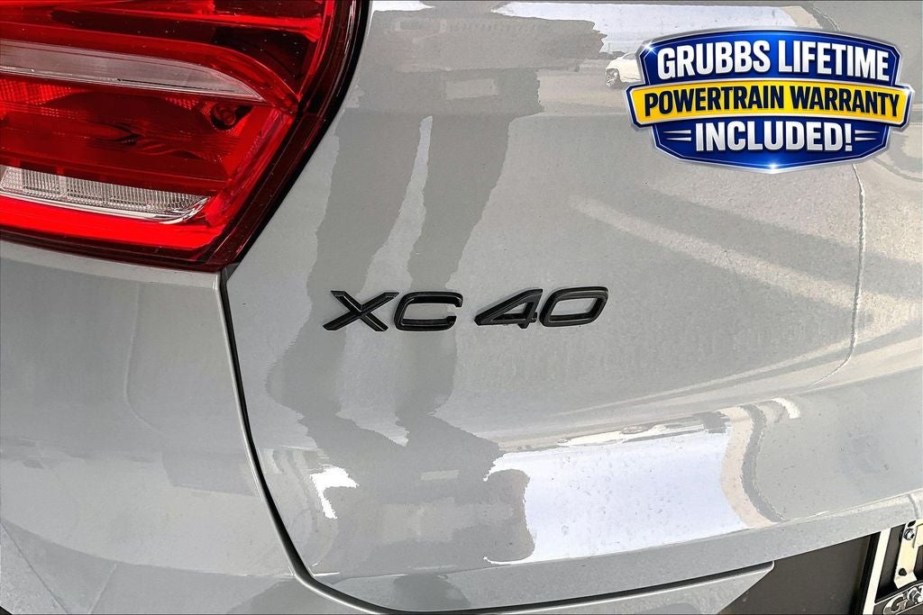 2026 Volvo XC40 B5 Ultra Black Edition