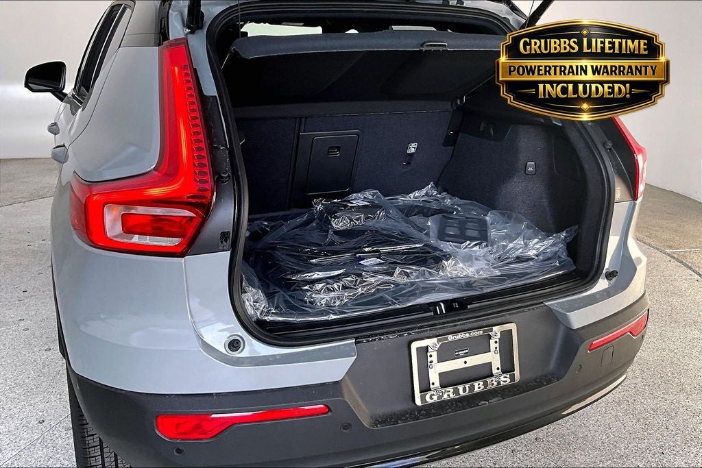 2026 Volvo XC40 B5 Ultra Black Edition