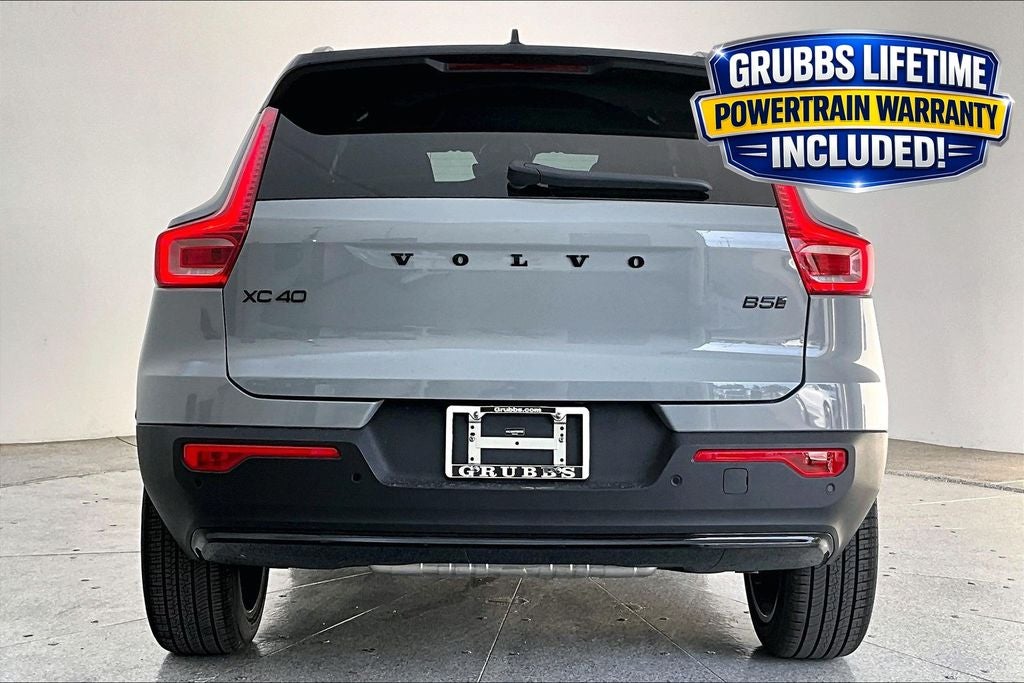 2026 Volvo XC40 B5 Ultra Black Edition