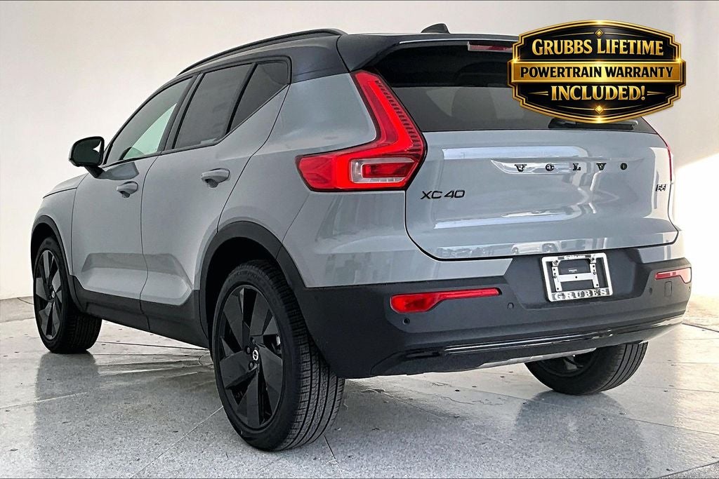 2026 Volvo XC40 B5 Ultra Black Edition