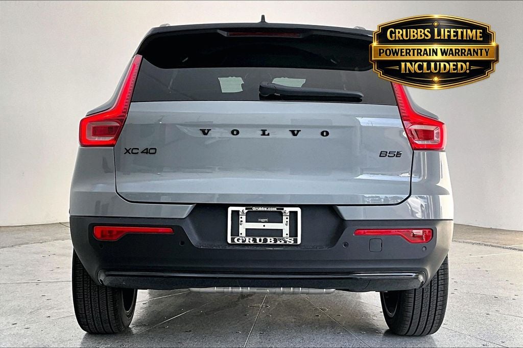 2026 Volvo XC40 B5 Ultra Black Edition