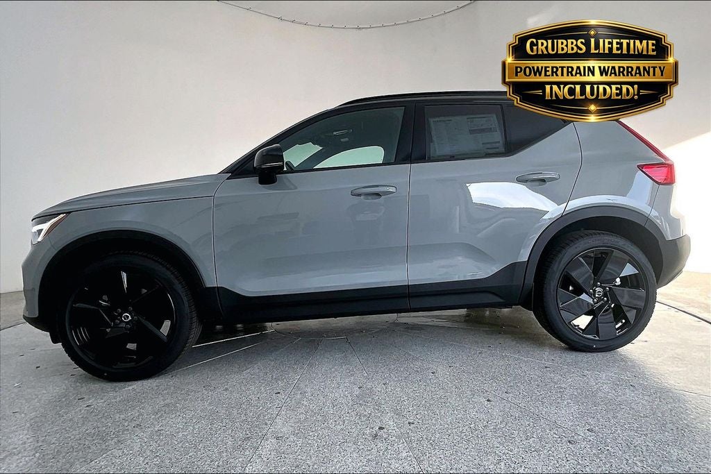 2026 Volvo XC40 B5 Ultra Black Edition