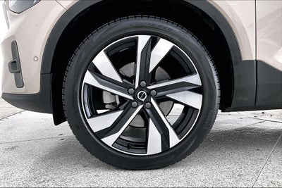 2023 Volvo XC40 B5 Plus Bright Theme