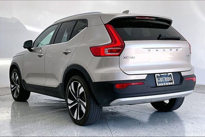 2023 Volvo XC40 B5 Plus Bright Theme