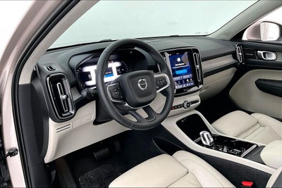 2023 Volvo XC40 B5 Plus Bright Theme
