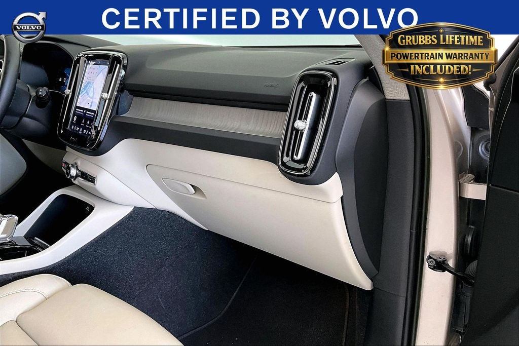 2023 Volvo XC40 B5 Plus Bright Theme