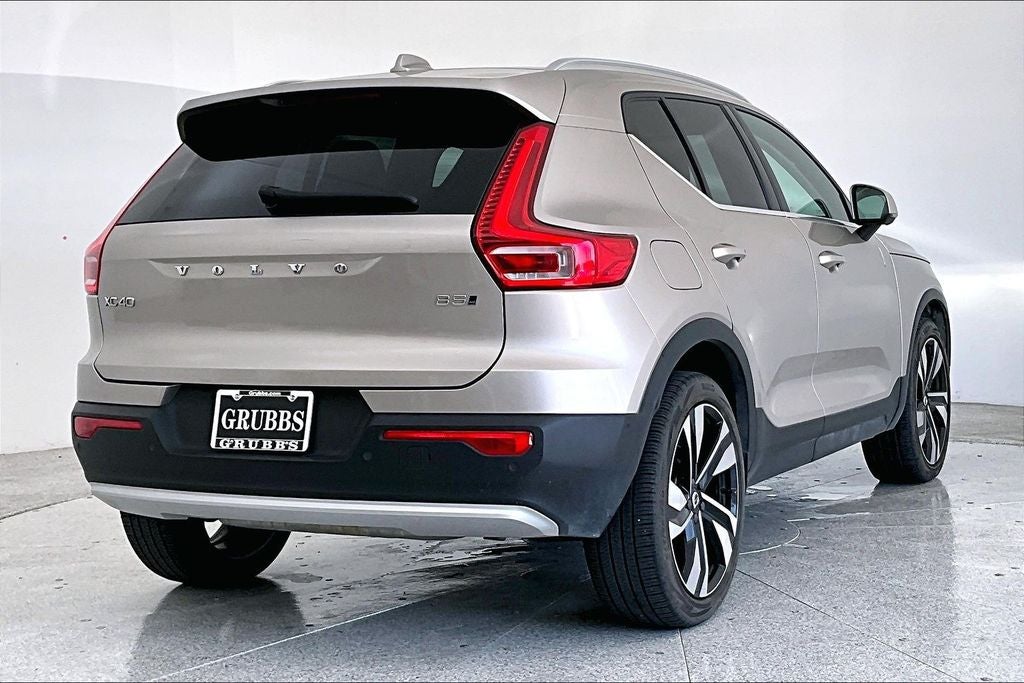 2023 Volvo XC40 B5 Plus Bright Theme