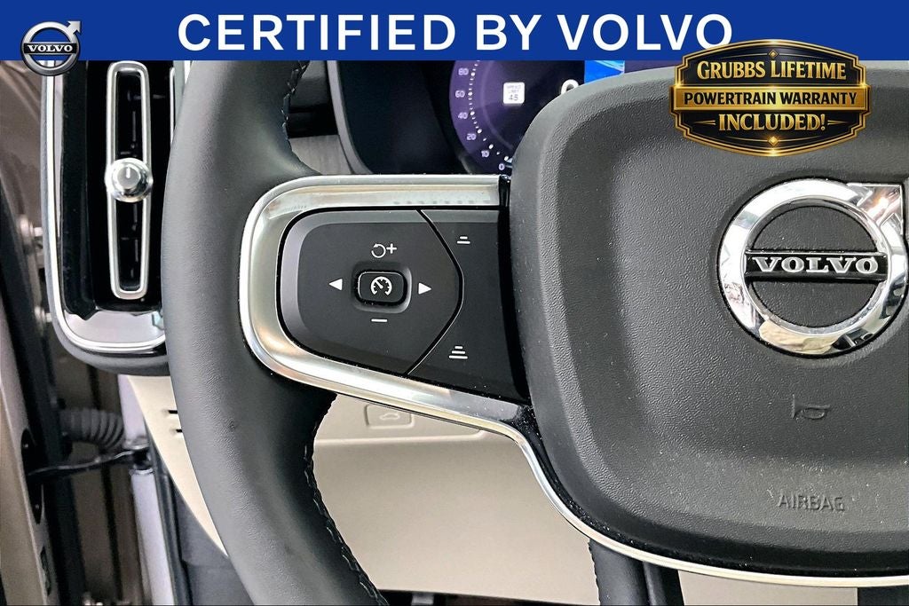 2023 Volvo XC40 B5 Plus Bright Theme