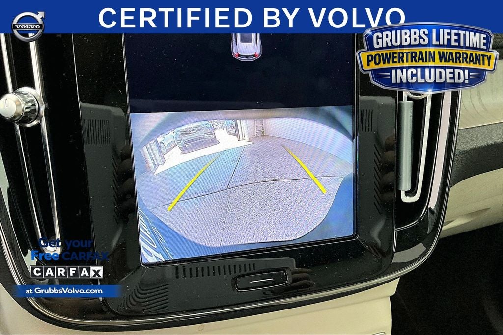 2023 Volvo XC40 B5 Plus Bright Theme