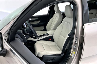 2023 Volvo XC40 B5 Plus Bright Theme
