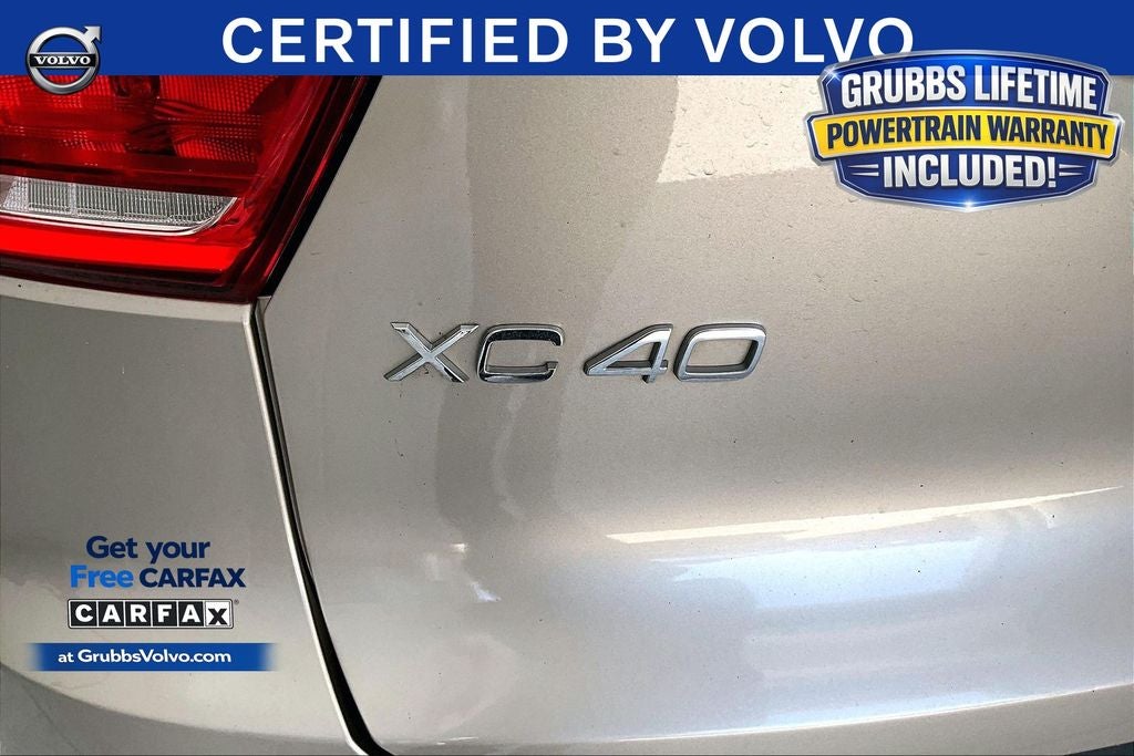 2023 Volvo XC40 B5 Plus Bright Theme
