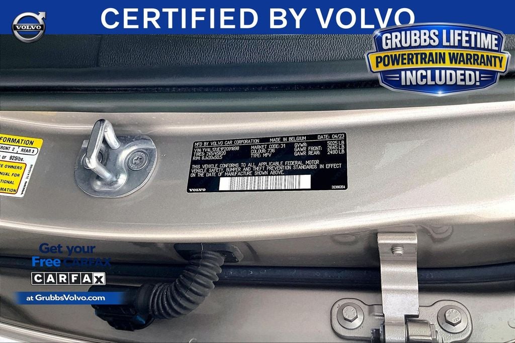 2023 Volvo XC40 B5 Plus Bright Theme