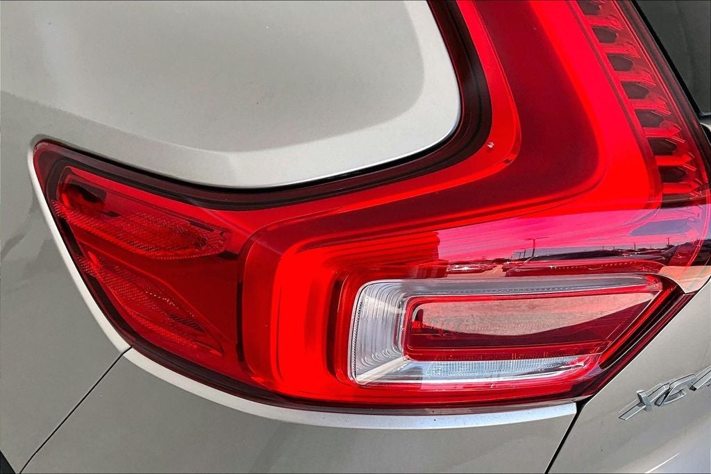 2023 Volvo XC40 B5 Plus Bright Theme