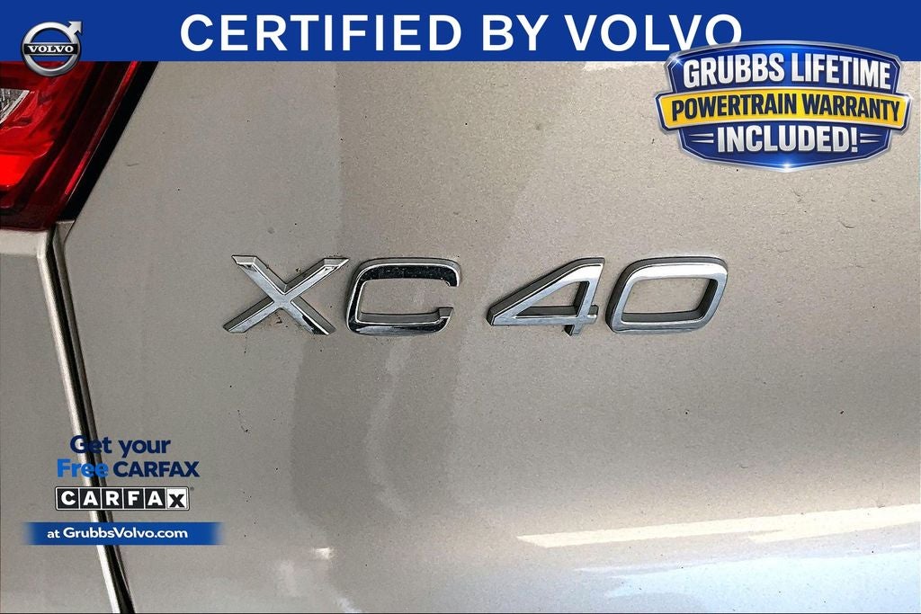 2023 Volvo XC40 B5 Plus Bright Theme