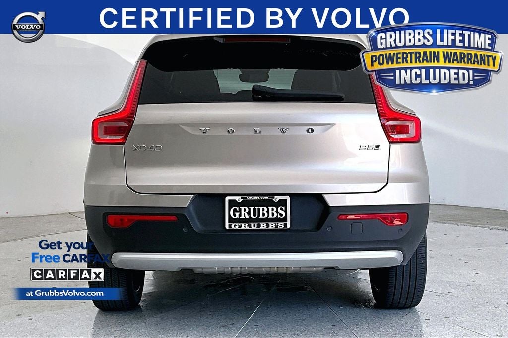 2023 Volvo XC40 B5 Plus Bright Theme