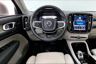 2023 Volvo XC40 B5 Plus Bright Theme