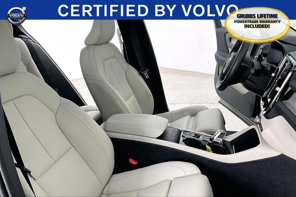 2024 Volvo XC40 B5 Plus Bright Theme