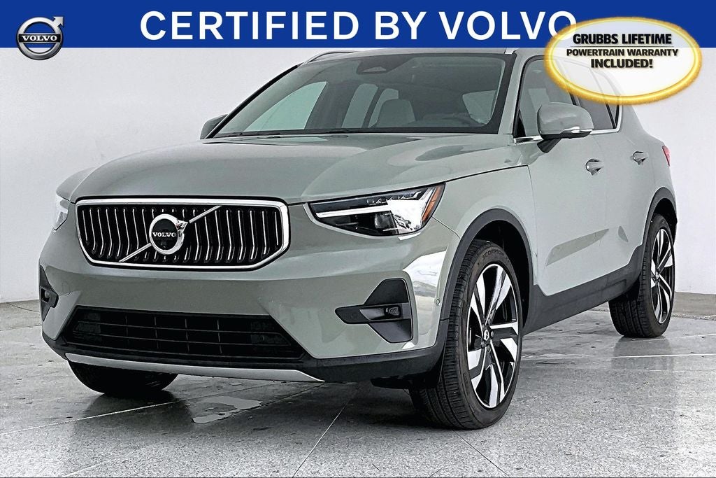 2024 Volvo XC40 B5 Plus Bright Theme