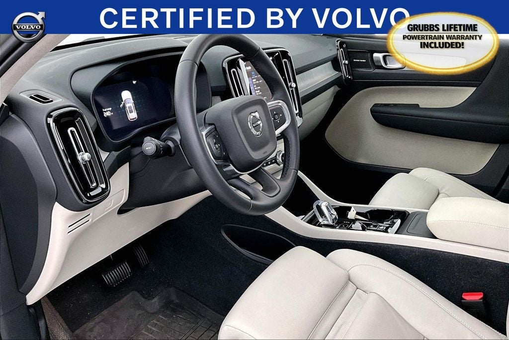 2024 Volvo XC40 B5 Plus Bright Theme
