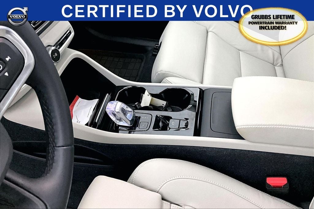 2024 Volvo XC40 B5 Plus Bright Theme