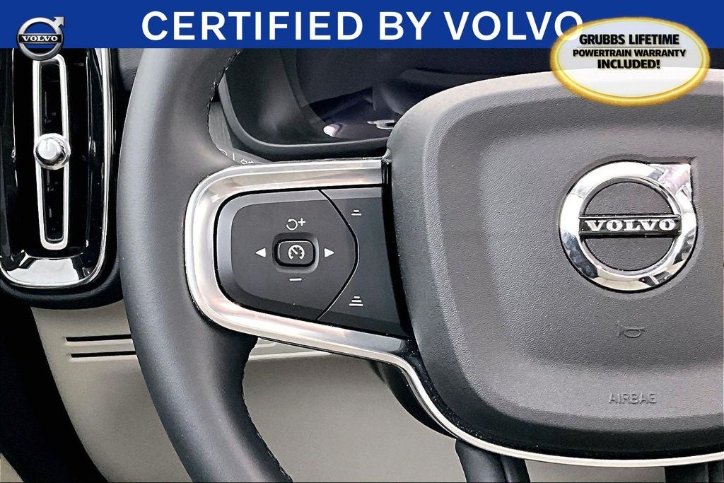 2024 Volvo XC40 B5 Plus Bright Theme