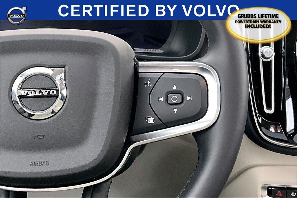 2024 Volvo XC40 B5 Plus Bright Theme