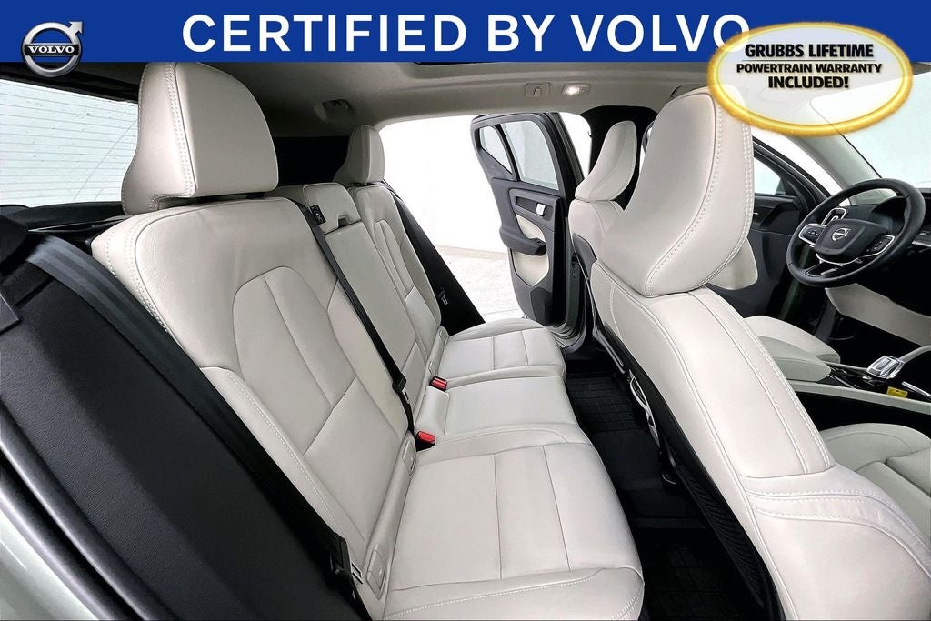 2024 Volvo XC40 B5 Plus Bright Theme