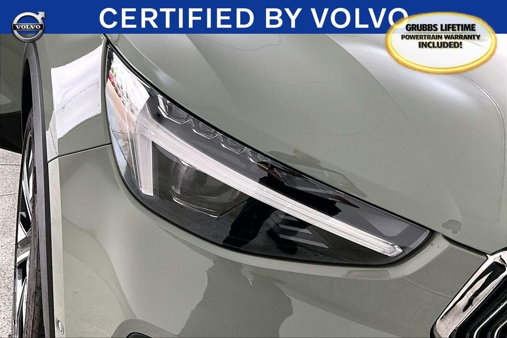 2024 Volvo XC40 B5 Plus Bright Theme