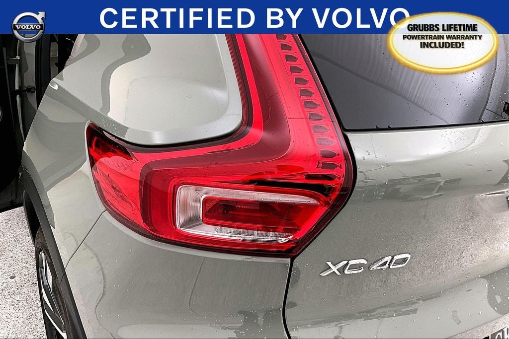 2024 Volvo XC40 B5 Plus Bright Theme