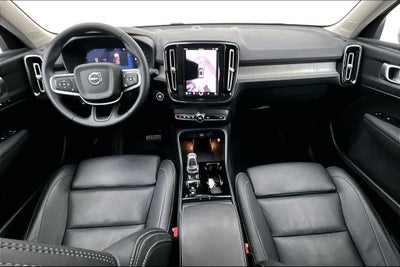 2025 Volvo XC40 B5 Plus Bright Theme