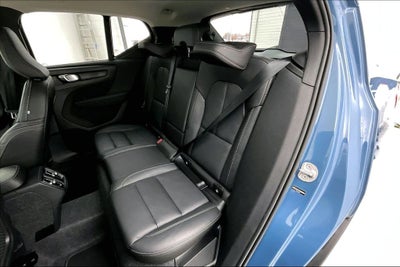 2025 Volvo XC40 B5 Plus Bright Theme