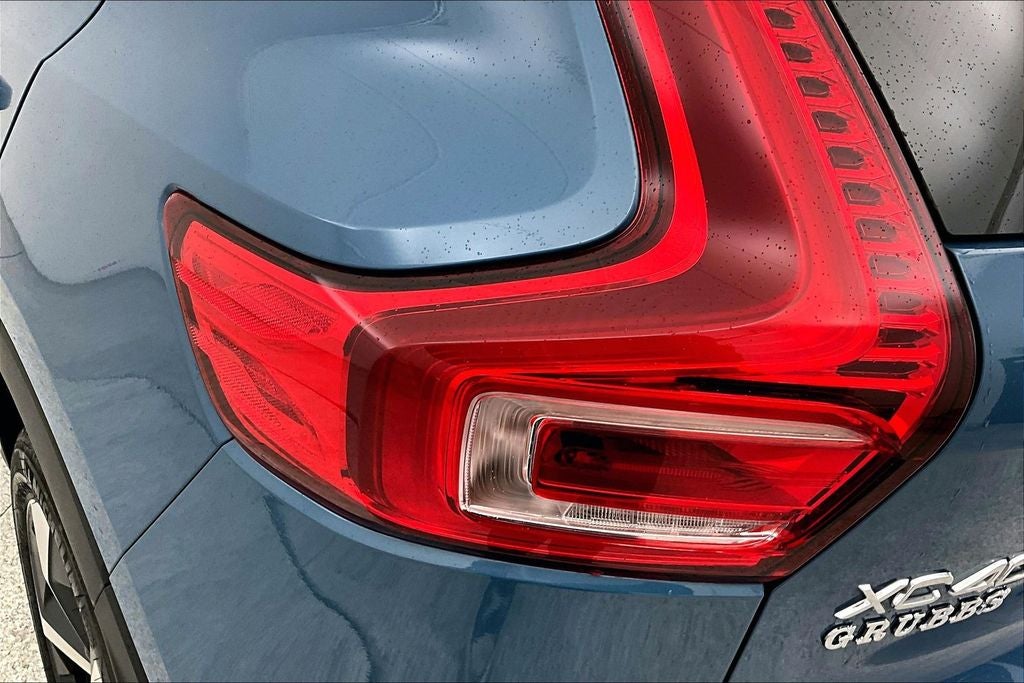 2025 Volvo XC40 B5 Plus Bright Theme