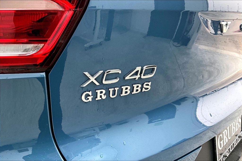 2025 Volvo XC40 B5 Plus Bright Theme