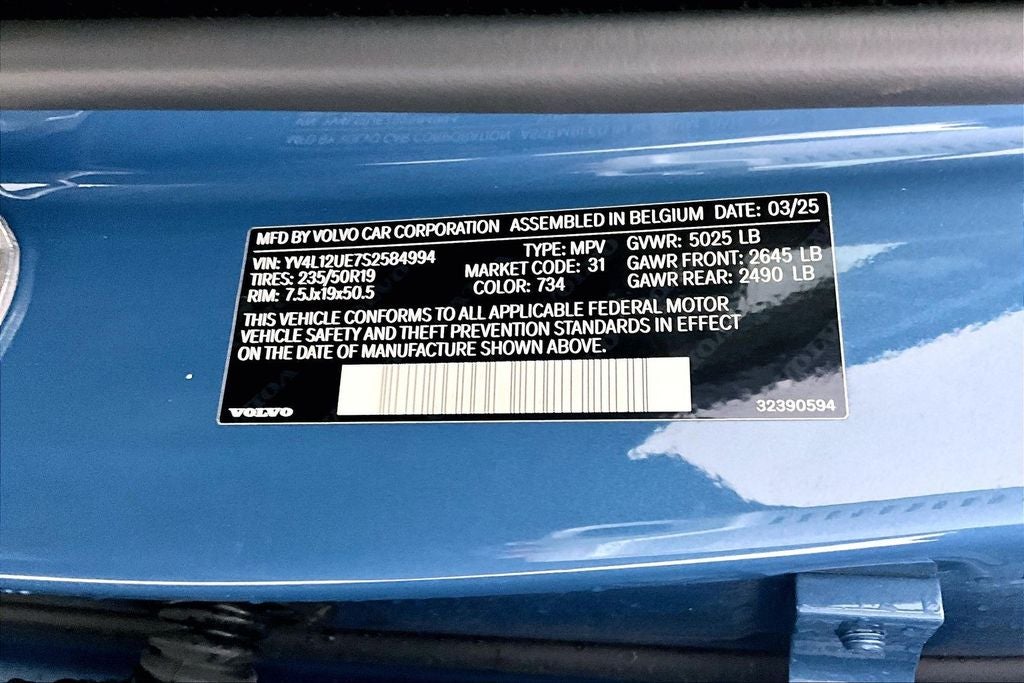 2025 Volvo XC40 B5 Plus Bright Theme