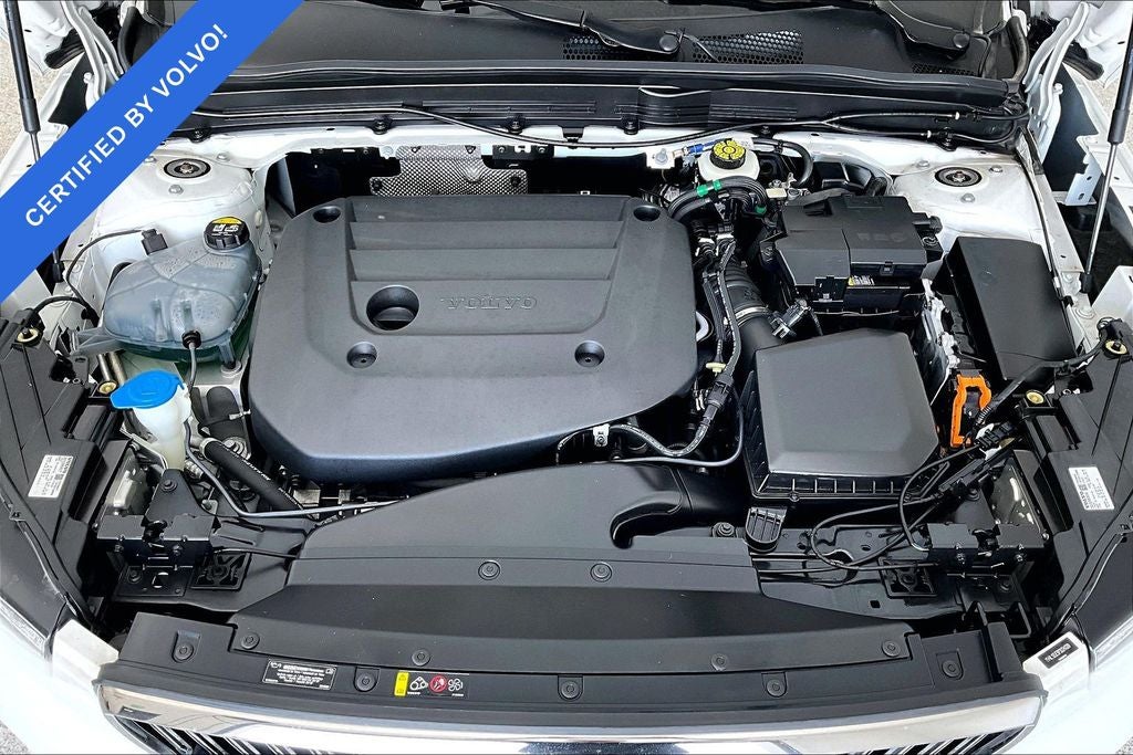 2023 Volvo XC40 B5 Plus Bright Theme
