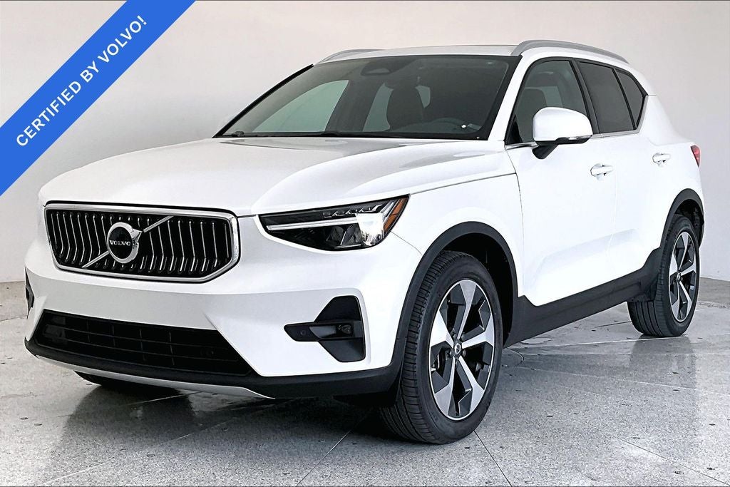 2023 Volvo XC40 B5 Plus Bright Theme