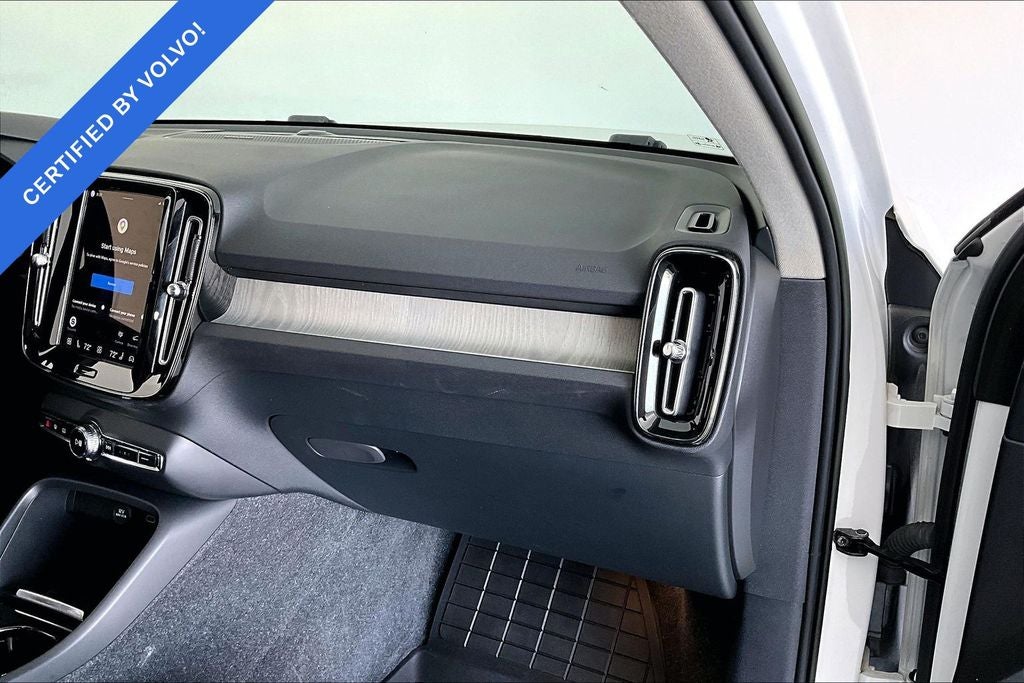 2023 Volvo XC40 B5 Plus Bright Theme