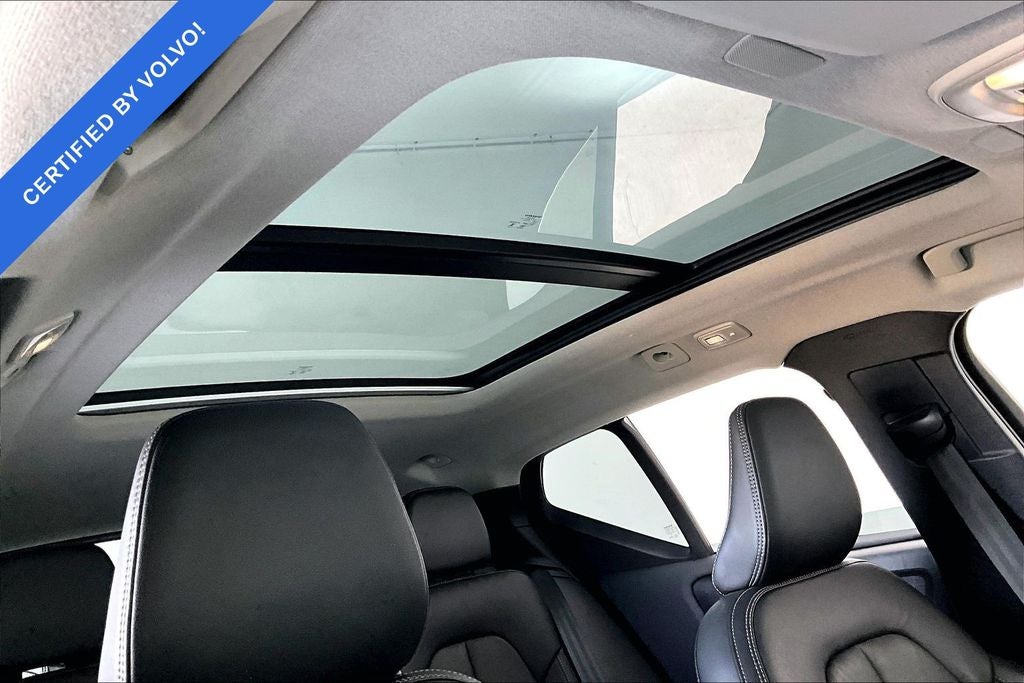 2023 Volvo XC40 B5 Plus Bright Theme
