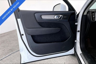 2023 Volvo XC40 B5 Plus Bright Theme