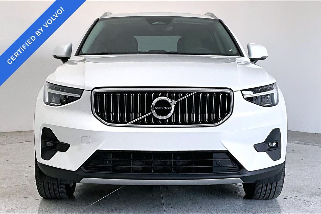 2023 Volvo XC40 B5 Plus Bright Theme