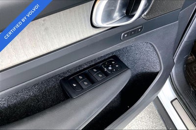 2023 Volvo XC40 B5 Plus Bright Theme